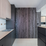 Kitchen with dark cabinets and a full-height timber-look panel